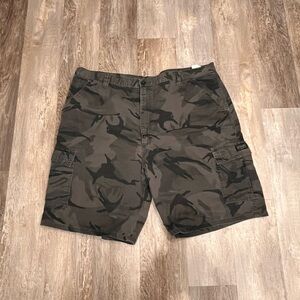 Wrangler Men’s Authentic Issue Gray Camo Cargo Shorts Size 42